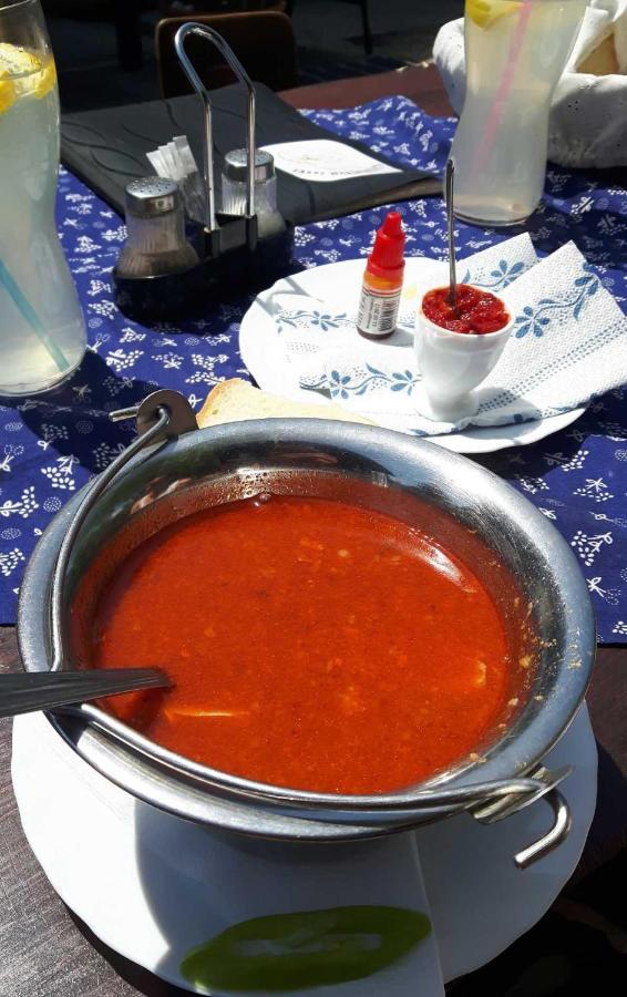 Tassi Halaszcsarda-Karasz Haz Екстериор снимка